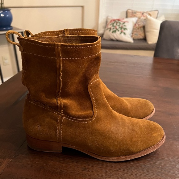 Frye Cara Size 8 Booties Suede Brown EUC women’s - Picture 2 of 10